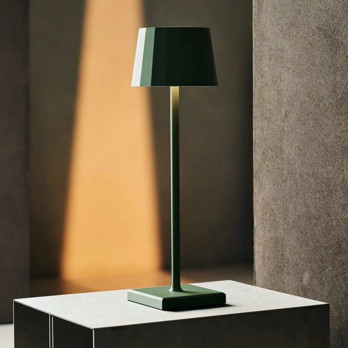 Set tactile pro Wouter vert sauge – 4 lampes, station qi, restaurants – Image 5