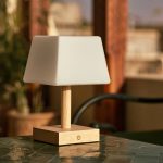 Lampe tactile Tommy chêne & verre – rechargeable, dimmable, sans fil